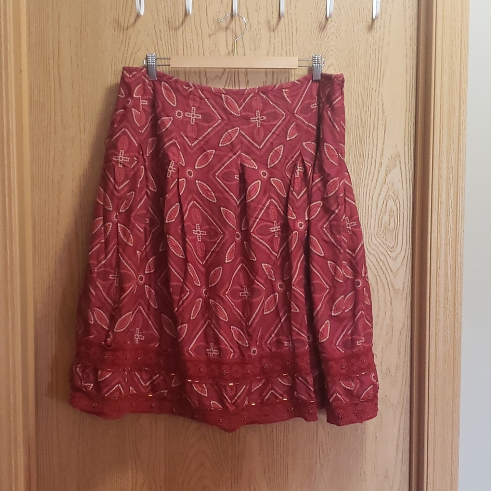 Apt. 9 fully lined pleated burgandy print skirt Crochet Lace Detail Size 16